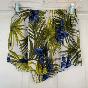 Brandy Melville Floral Printed Flowy Shorts💚